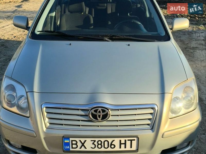 2004 toyota avensis