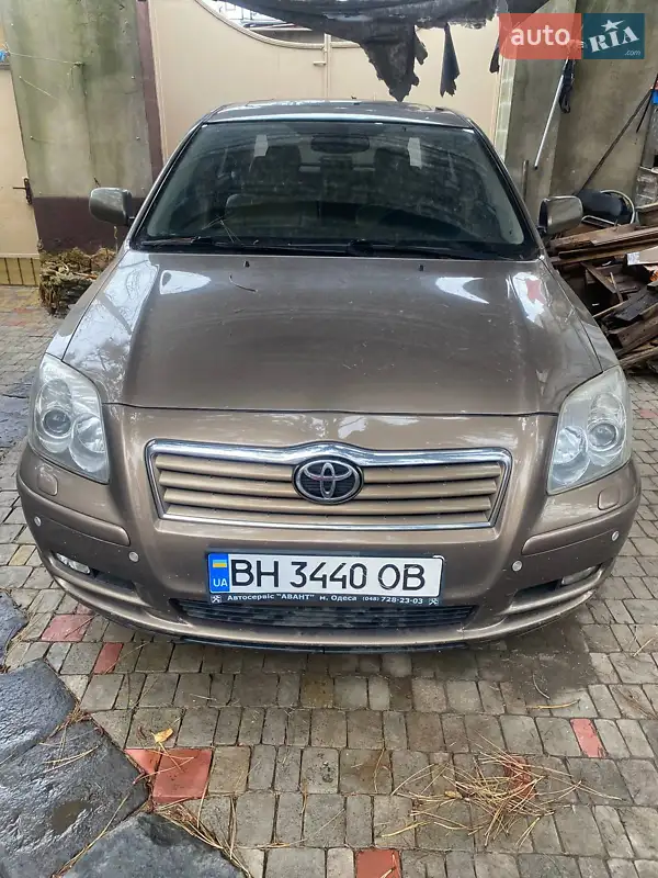 2003 toyota avensis