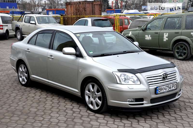 2004 toyota avensis
