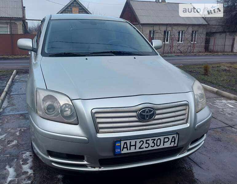 2003 toyota avensis