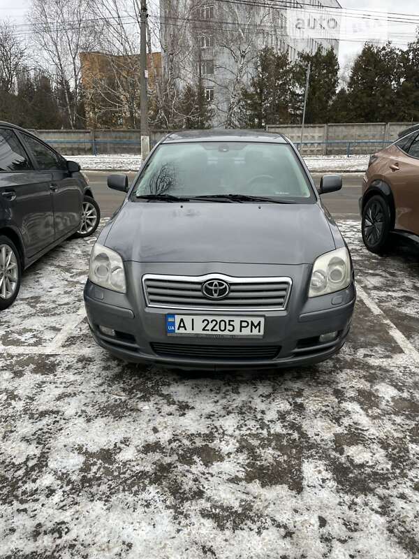 2004 toyota avensis