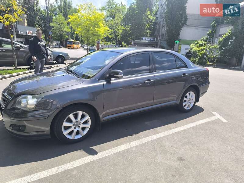 2008 toyota avensis