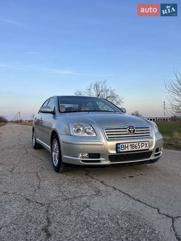 2003 toyota avensis