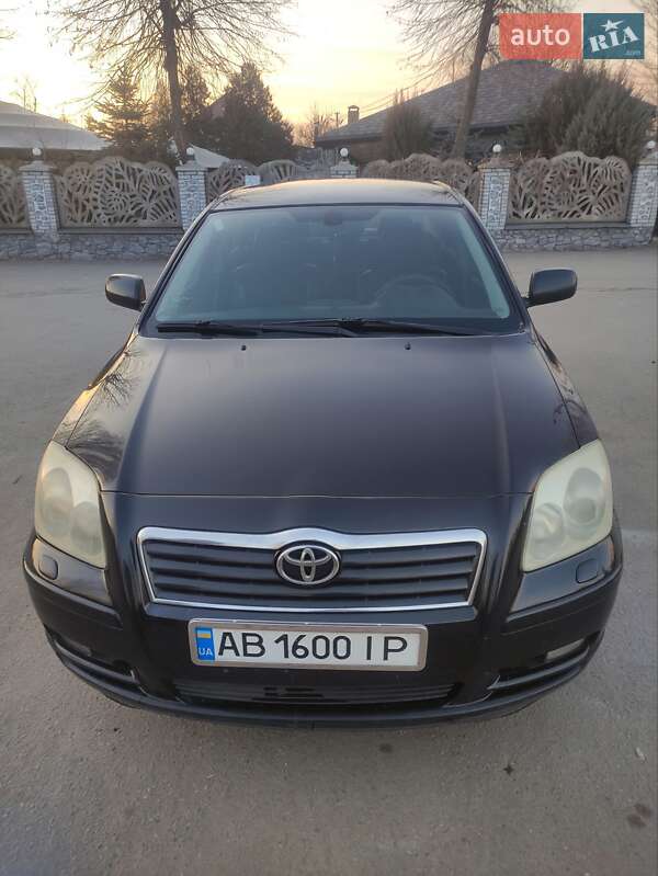 2004 toyota avensis