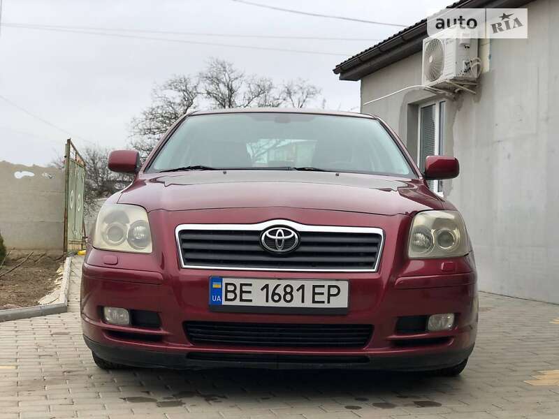 2004 toyota avensis