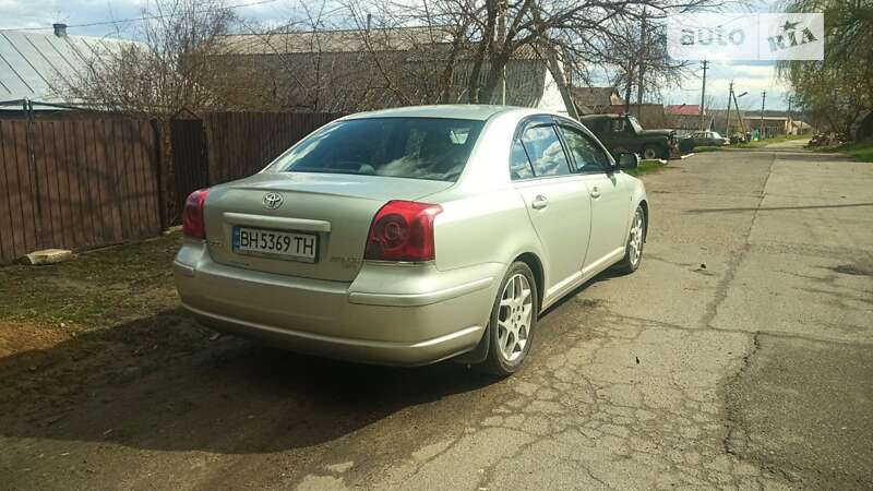 2003 toyota avensis