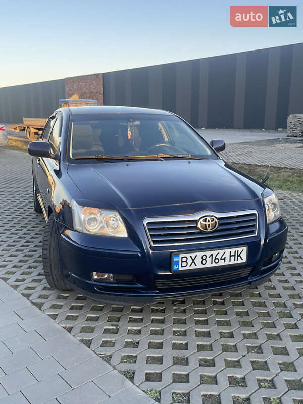 2003 toyota avensis