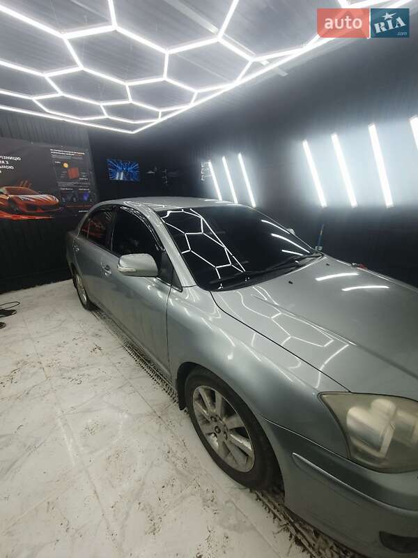 2008 toyota avensis