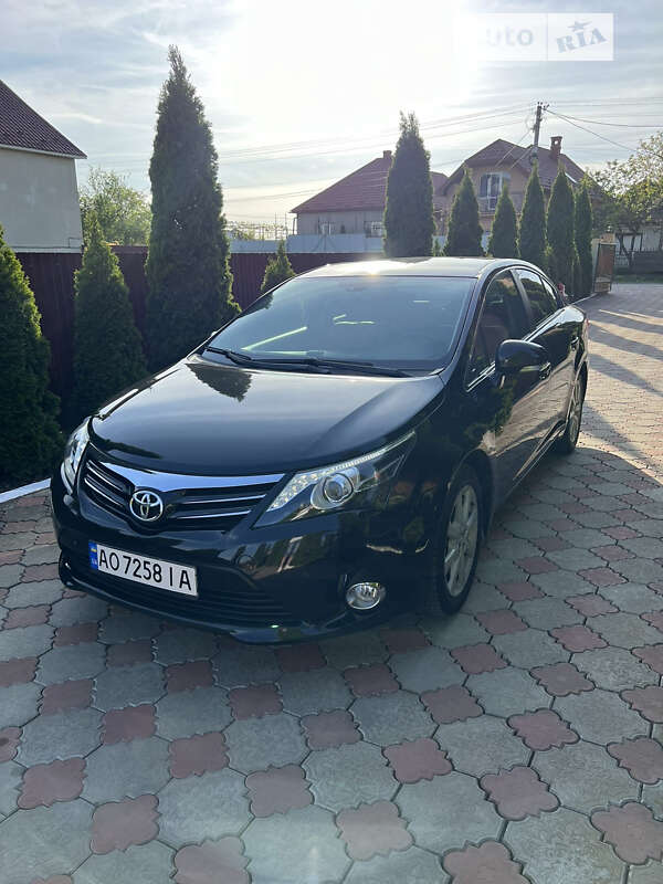 2011 toyota avensis