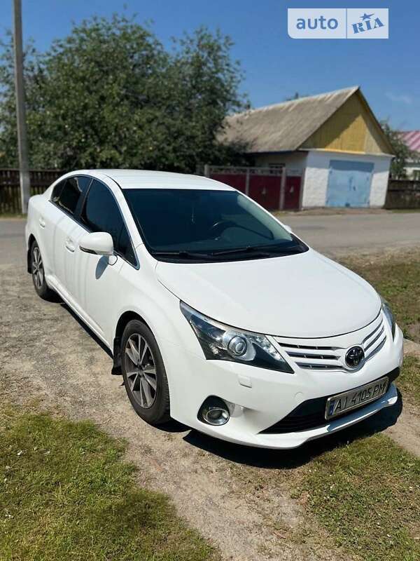 2012 toyota avensis