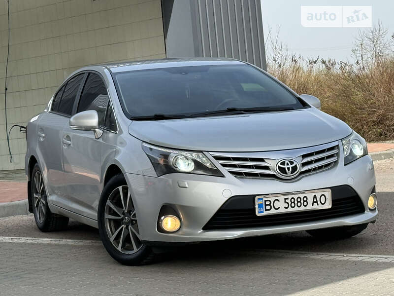 2012 toyota avensis