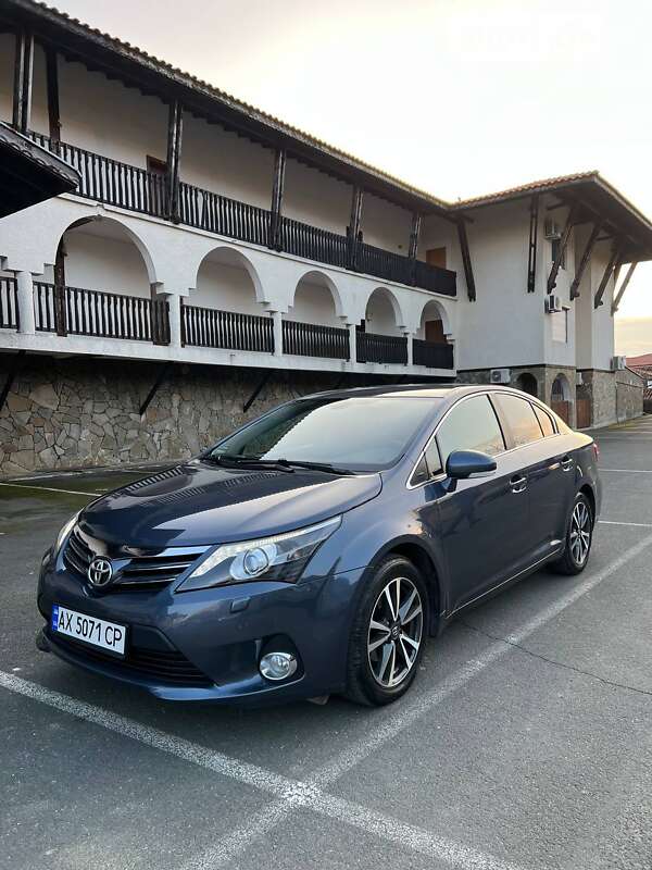 2012 toyota avensis