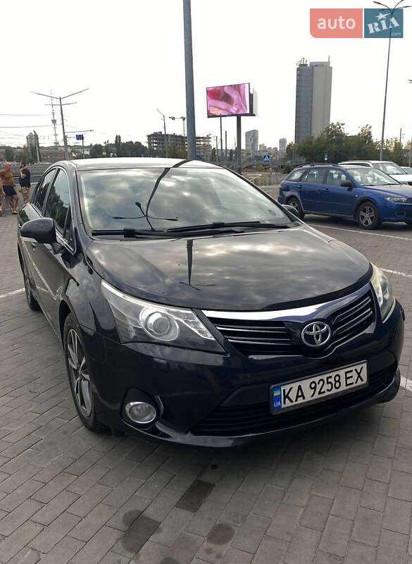 2013 toyota avensis