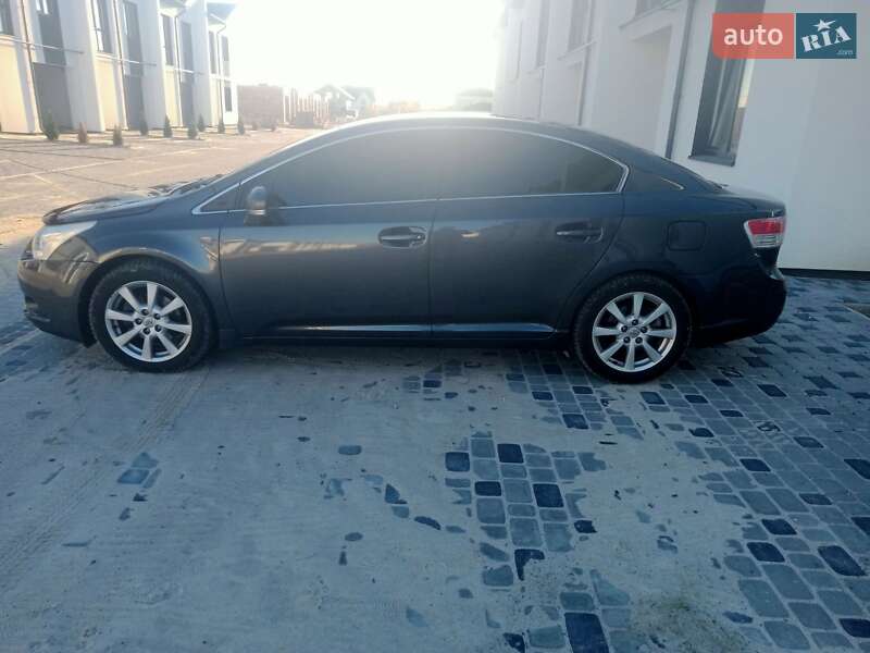 2011 toyota avensis