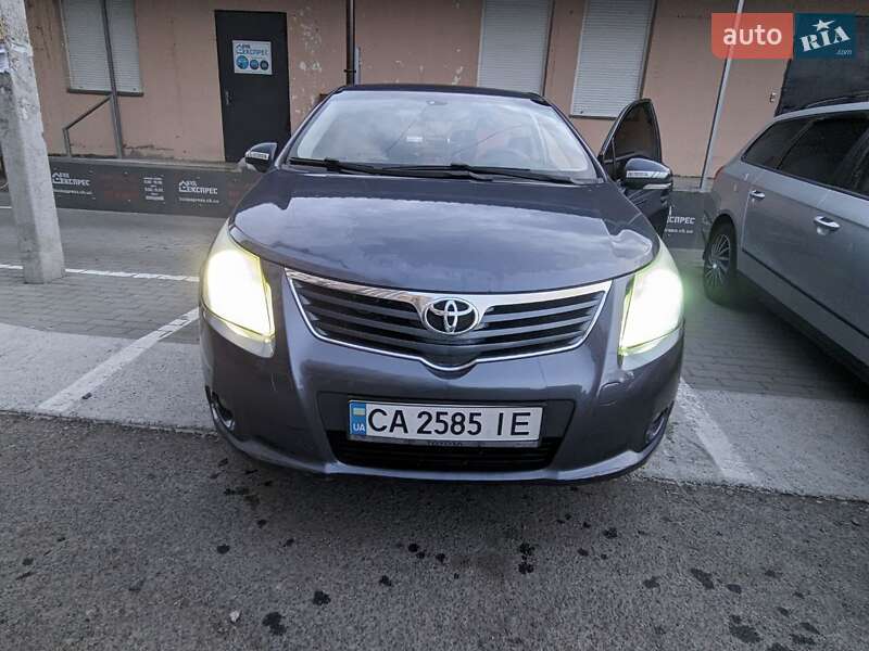 2011 toyota avensis