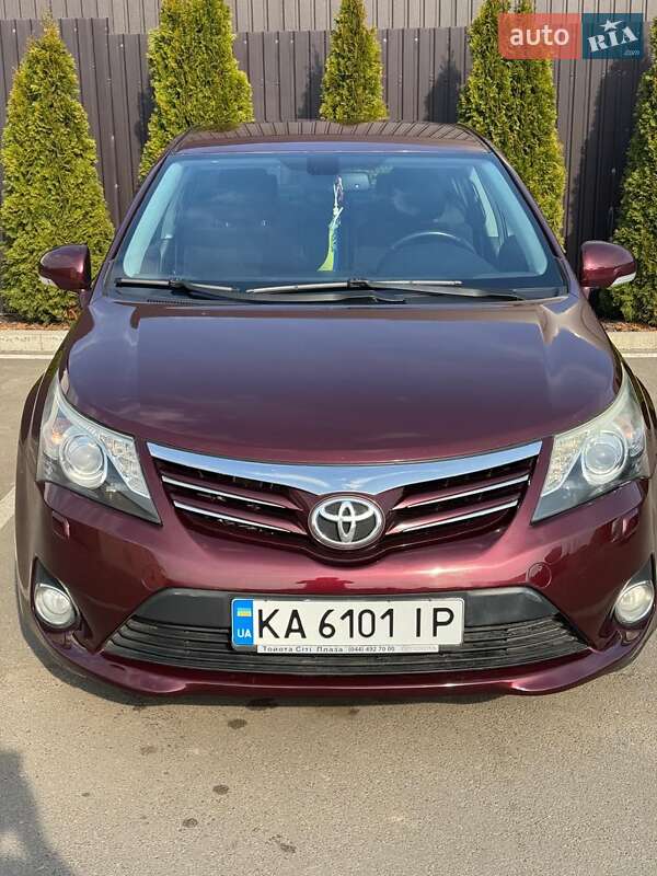 2012 toyota avensis
