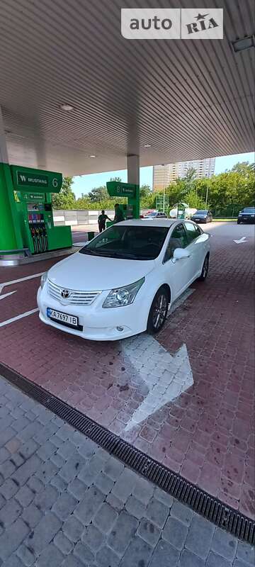 2011 toyota avensis