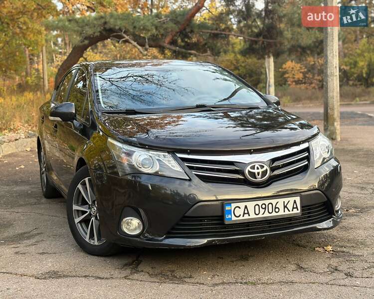 2012 toyota avensis