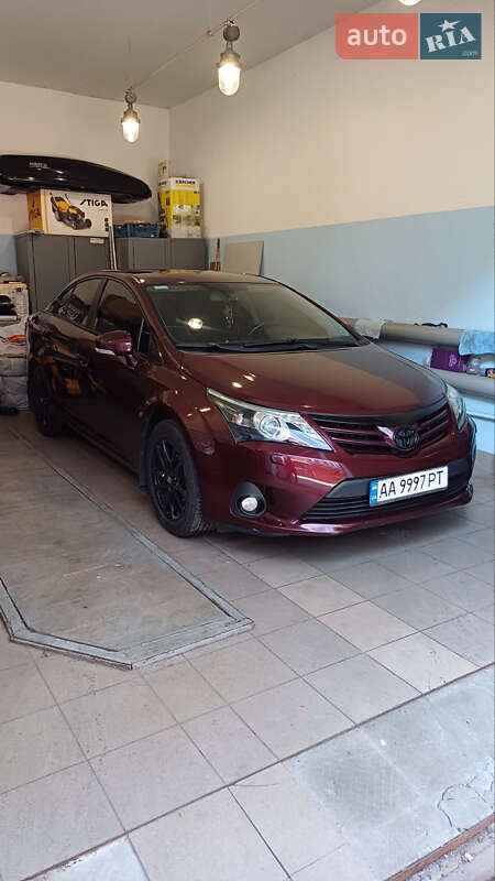 2012 toyota avensis