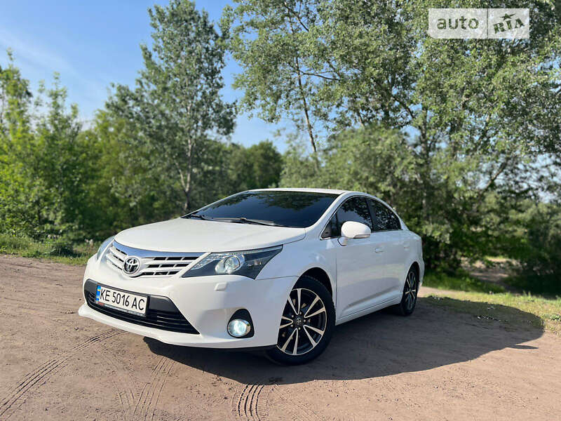 2012 toyota avensis