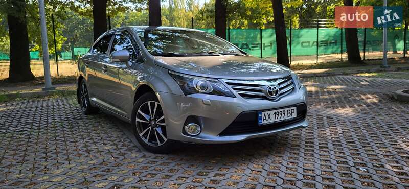 2012 toyota avensis