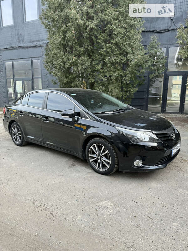 2012 toyota avensis