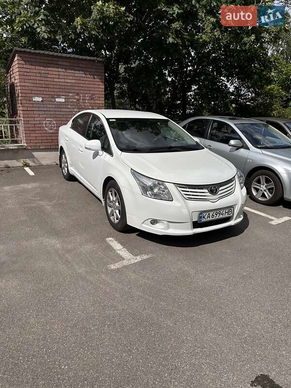 2011 toyota avensis