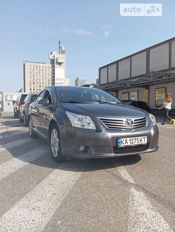 2011 toyota avensis
