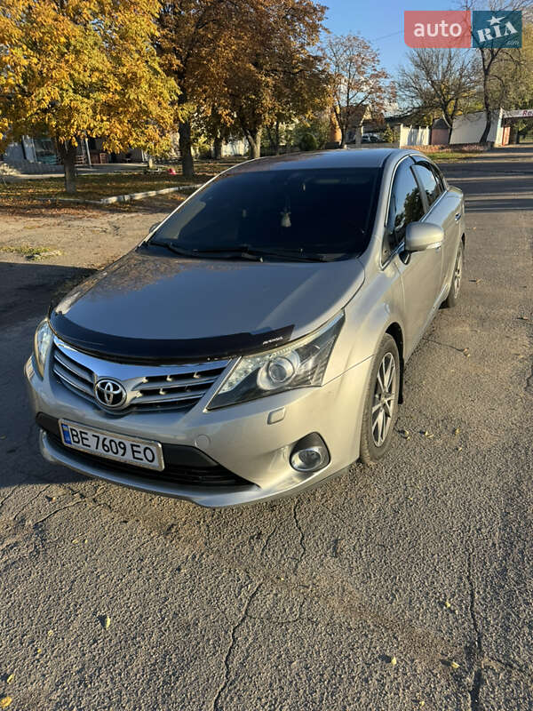 2012 toyota avensis