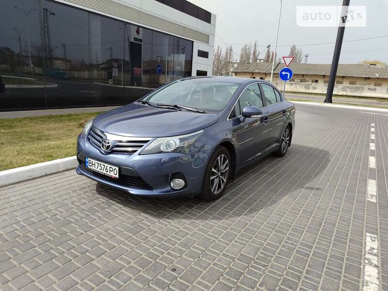 2012 toyota avensis