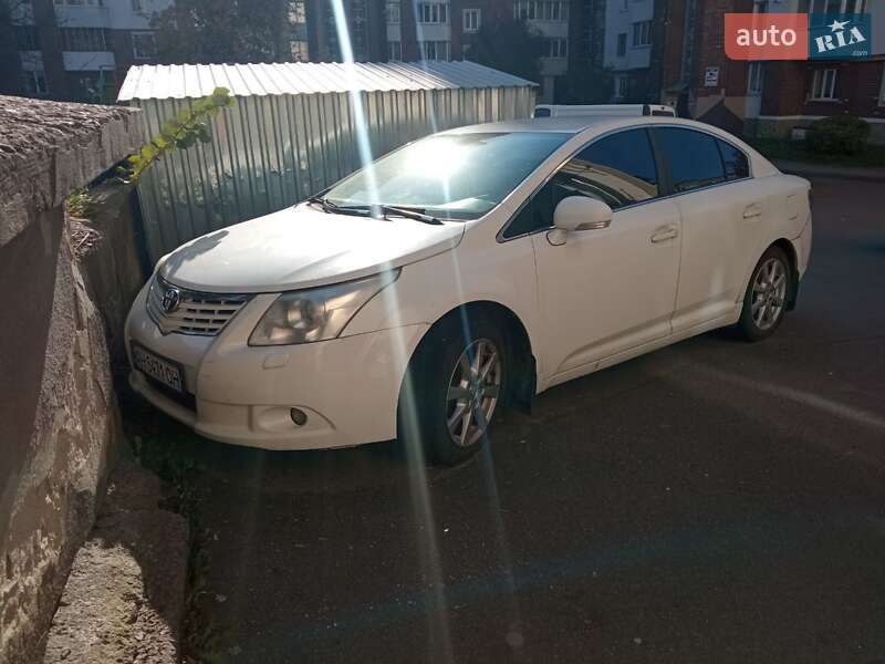 2011 toyota avensis