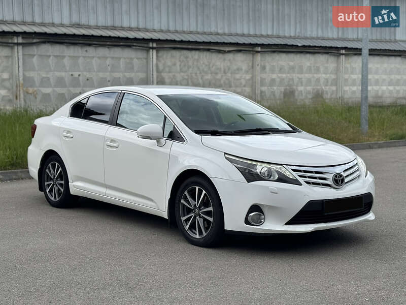 2012 toyota avensis