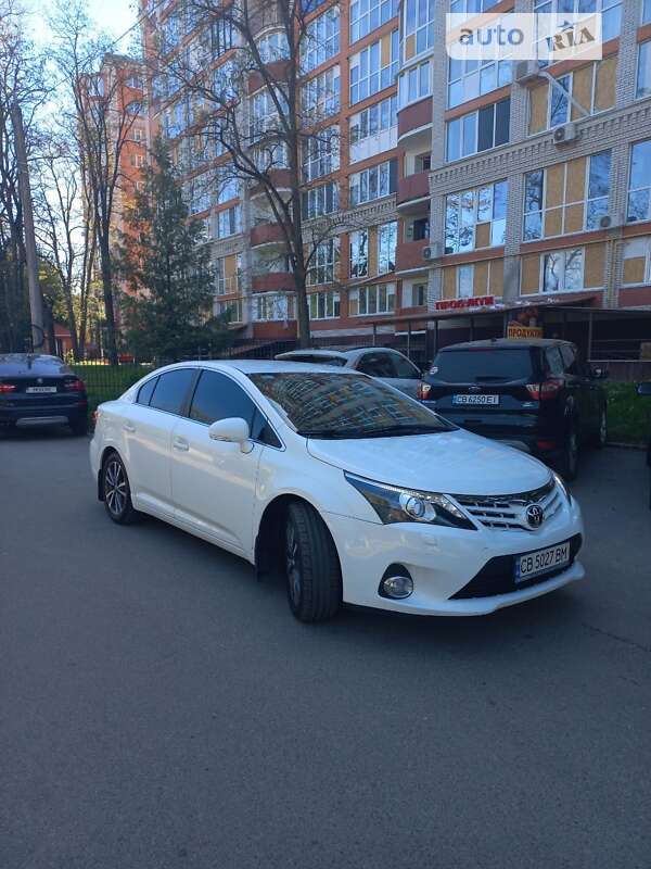 2012 toyota avensis