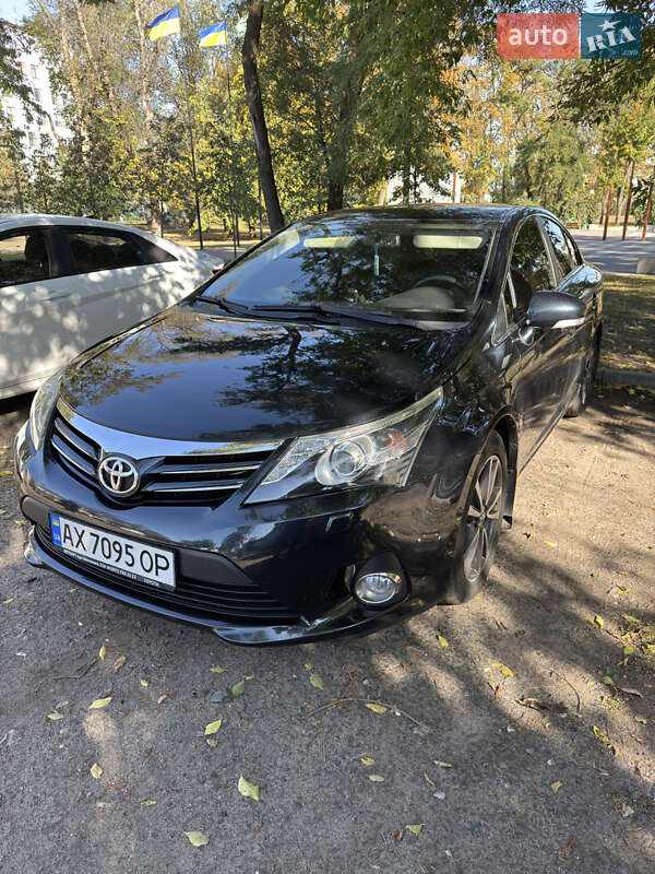 2013 toyota avensis