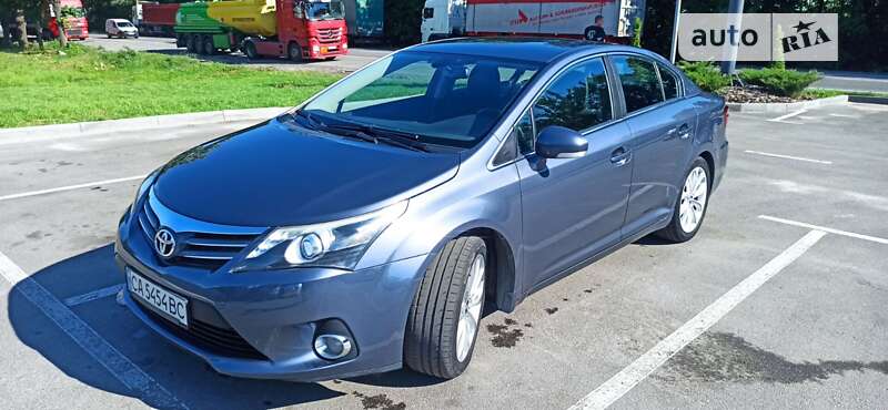 2013 toyota avensis