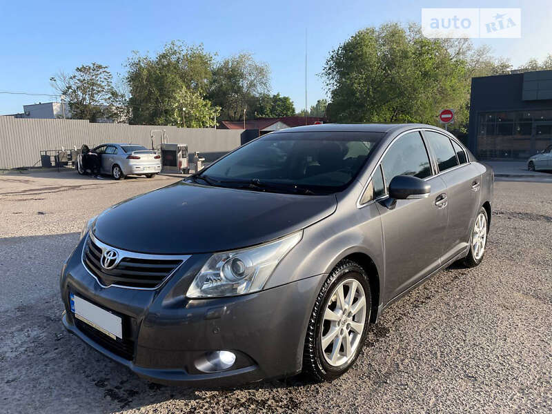 2008 toyota avensis