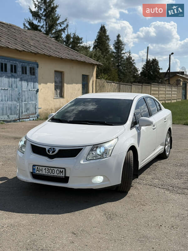 2011 toyota avensis