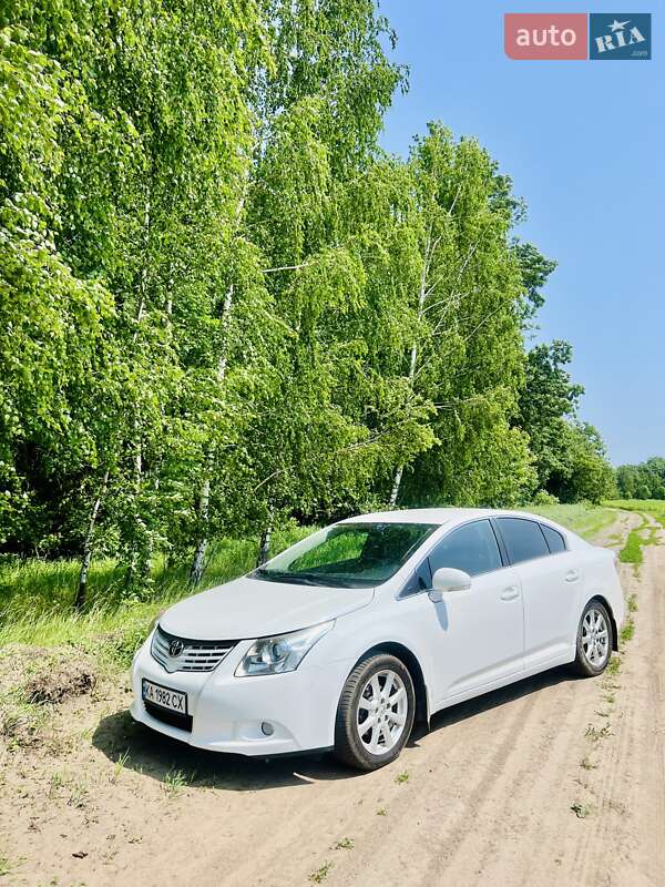 2011 toyota avensis