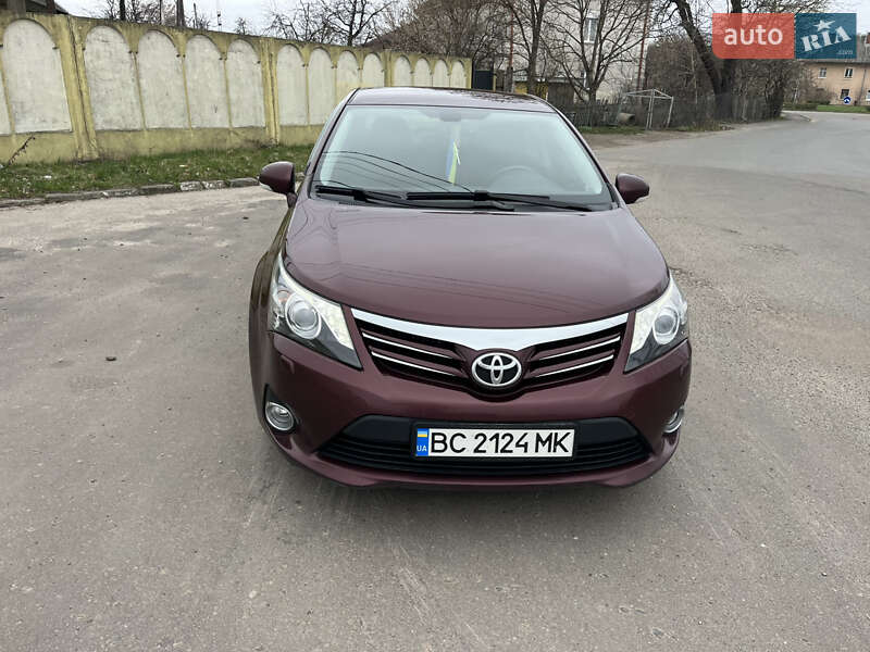 2012 toyota avensis