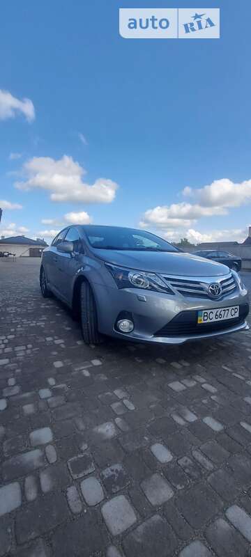 2012 toyota avensis
