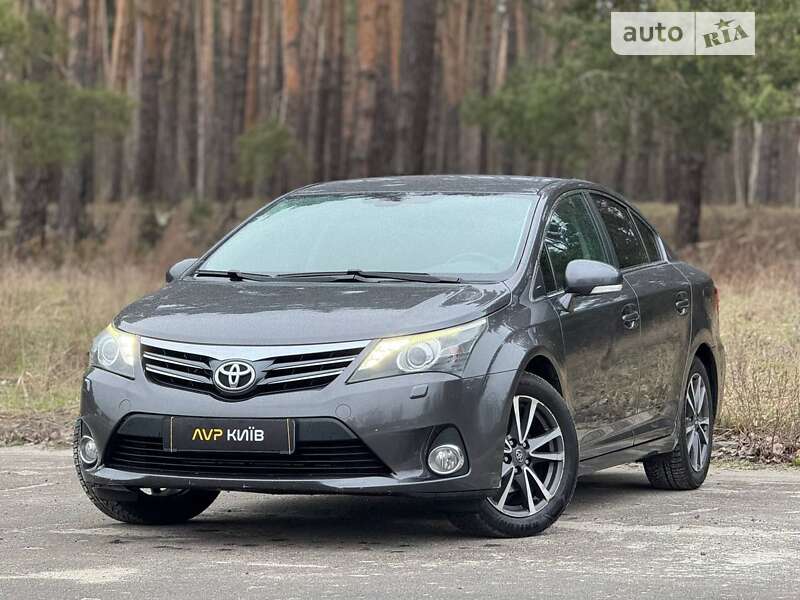 2012 toyota avensis