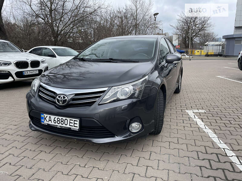 2013 toyota avensis
