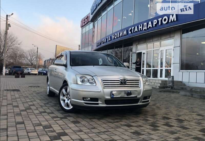 2005 toyota avensis