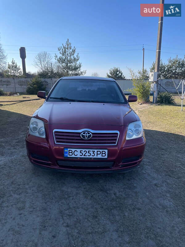 2004 toyota avensis
