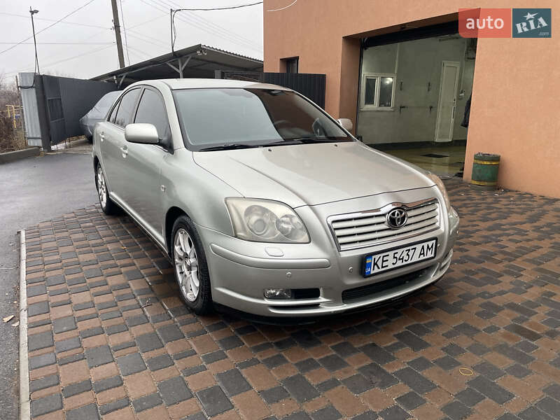 2004 toyota avensis