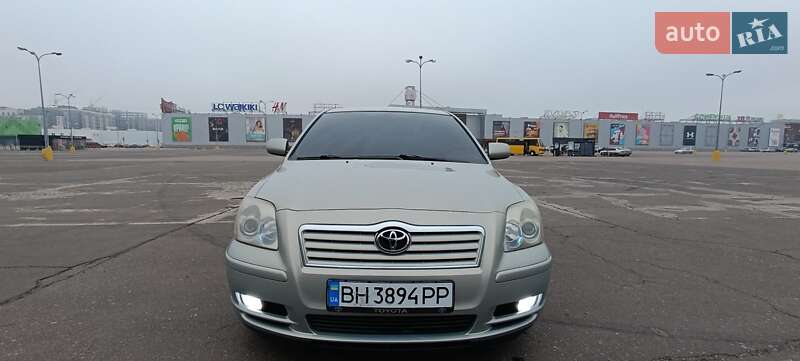 2005 toyota avensis