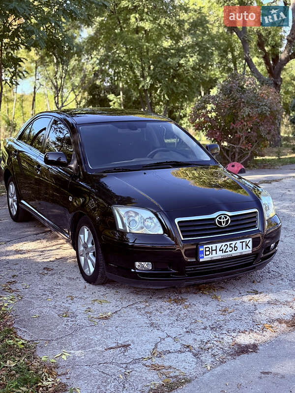 2005 toyota avensis
