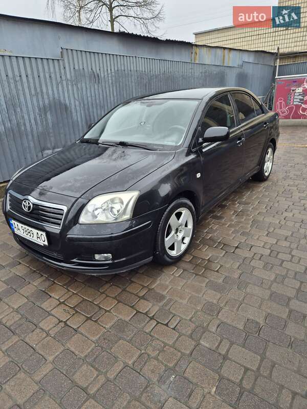 2005 toyota avensis