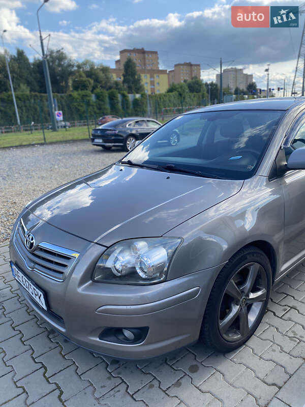 2006 toyota avensis