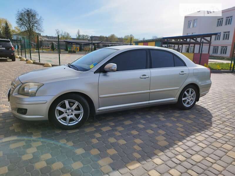 2008 toyota avensis
